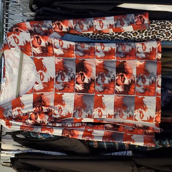 Vintage Marilyn Monroe tunic with 10 inch side slits. - Picture 2 of 9